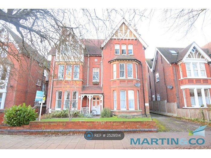 1 Bedroom Flat To Rent In De Parys Avenue, Bedford, MK40