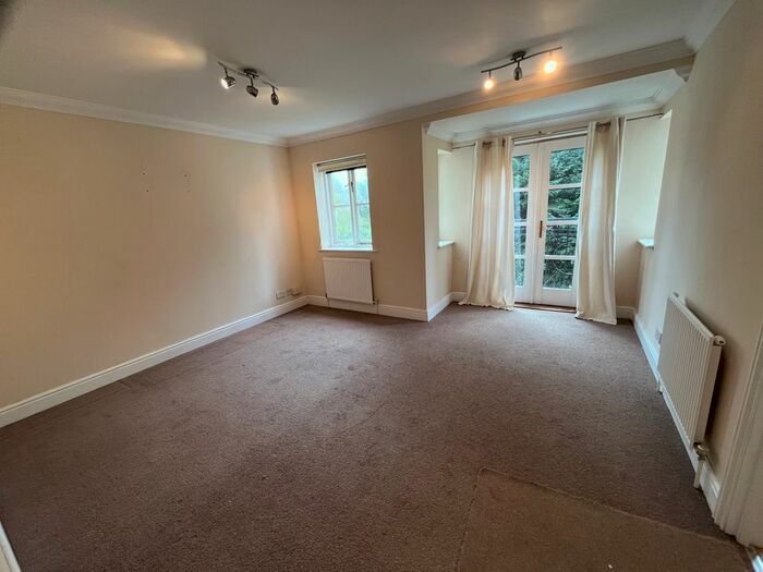 2 Bedroom Flat To Rent In Upton Park, Langley, Slough, SL1