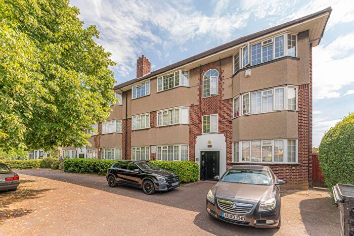 2 Bedroom Flat For Sale In E Hertford Road, Enfield, EN3