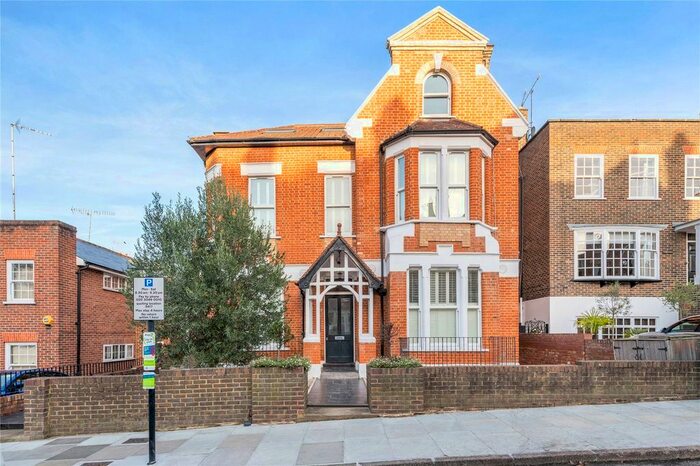 1 Bedroom Flat To Rent In Montague Road, Richmond, Surrey TW10