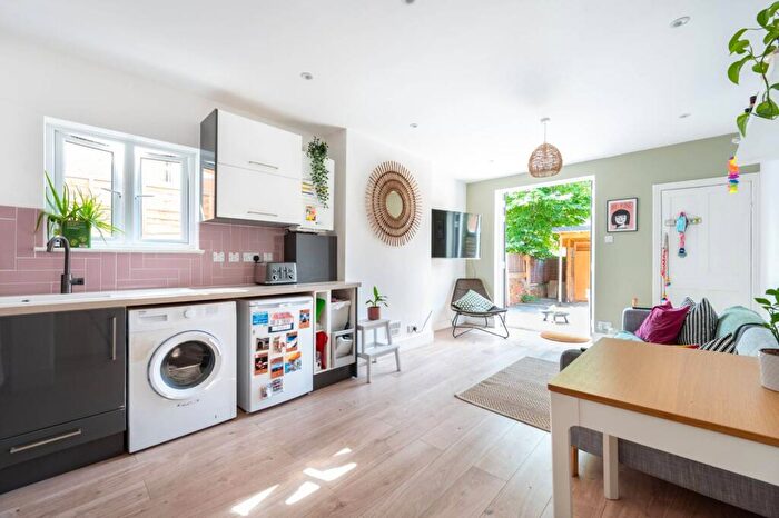 2 Bedroom Flat To Rent In Leghorn Road, Willesden, London, NW10