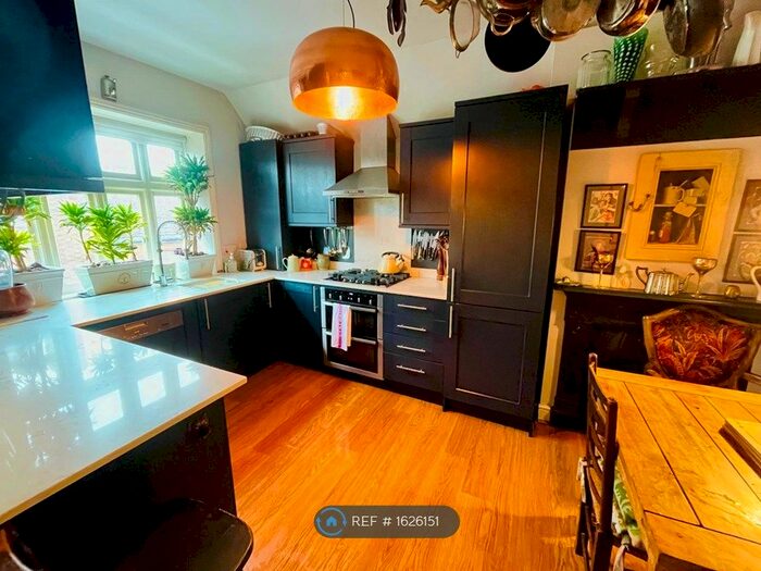 3 Bedroom Flat To Rent In Bell Street, Henley-On-Thames, RG9