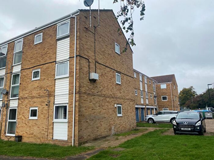 2 Bedroom Flat To Rent In Wood Close, SO19