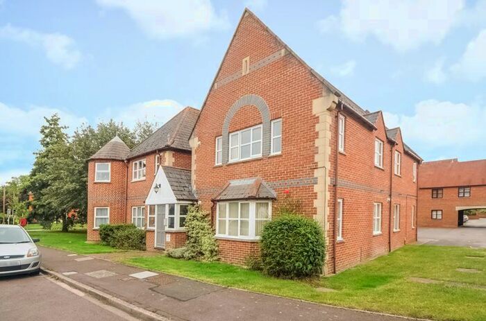 1 Bedroom Flat To Rent In Field Gardens, Steventon, Abingdon, OX13