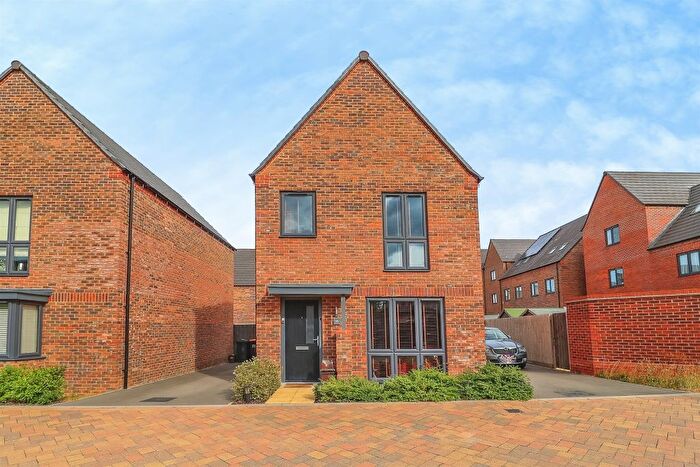 3 Bedroom Detached House For Sale In Hawthorn Lane, Houghton Regis, Dunstable, LU5