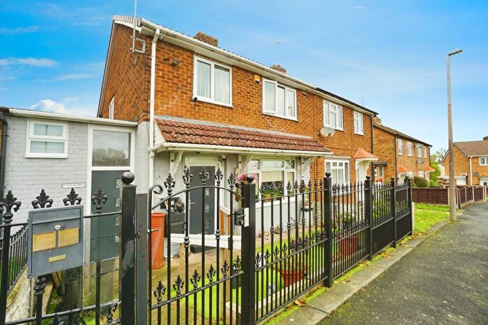 3 Bedroom Semi Detached House For Sale In Poplar Green, Dudley, DY1