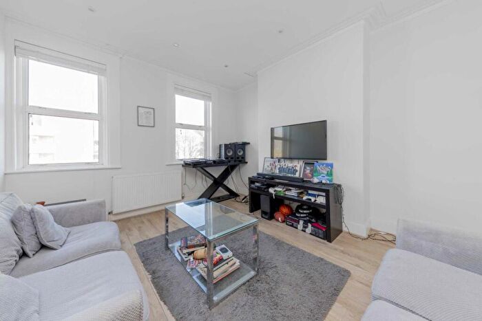 3 Bedroom Flat To Rent In Stroud Green Road, London, N4