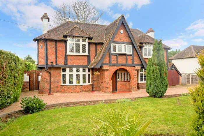 5 Bedroom Detached House To Rent In Ewell Downs Road, Epsom, KT17
