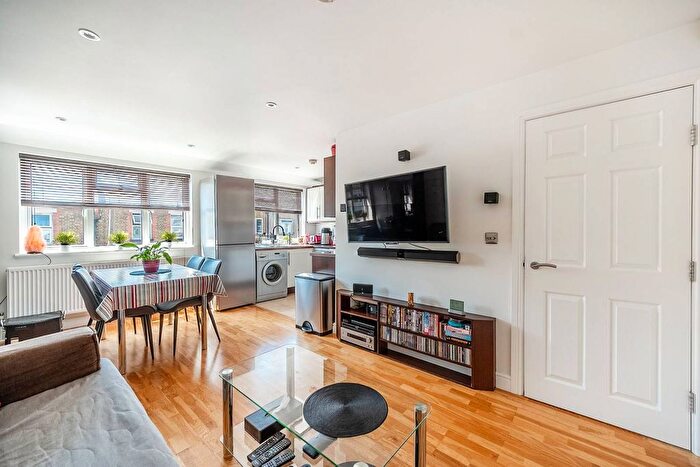 3 Bedroom Flat To Rent In Valentine Road, South Harrow, Harrow, HA2