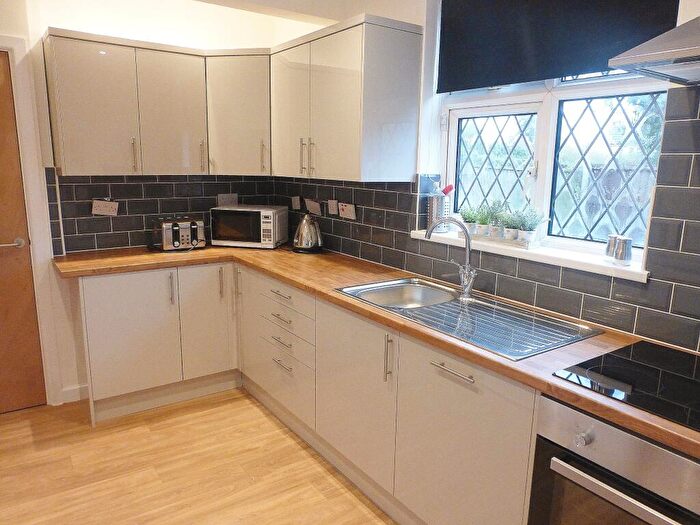 5 Bedroom End Of Terrace House To Rent In Honeysuckle Road, SO16