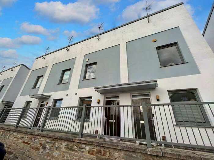 2 Bedroom Terraced House To Rent In Pembroke Lane - Large Two Double Bedroom House In Devonport, PL1