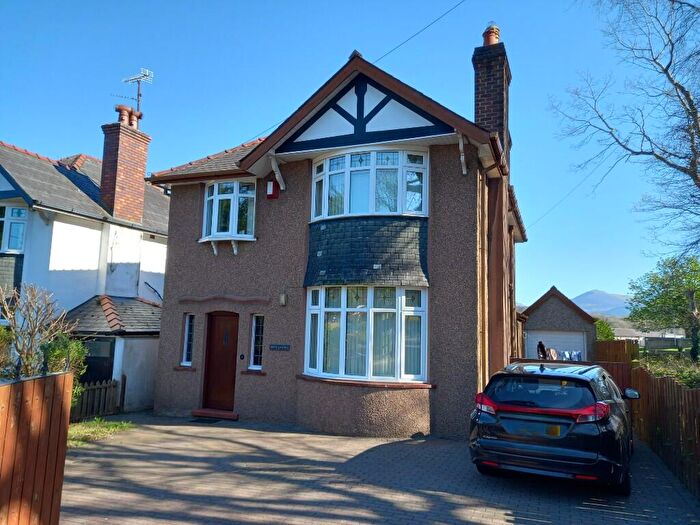 4 Bedroom Detached House For Sale In Bangor, Gwynedd, LL57