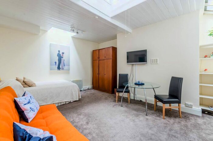 Studio To Rent In Gloucester Place, Marylebone, London, W1U