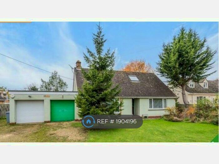 4 Bedroom Detached House To Rent In Swinbrook Road, Carterton, OX18