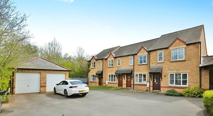 3 Bedroom Semi-Detached House To Rent In Lucerne Avenue, Bicester, OX26