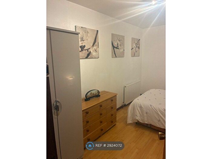 2 Bedroom Flat To Rent In Laburnum Walk, Aberdeen, AB16