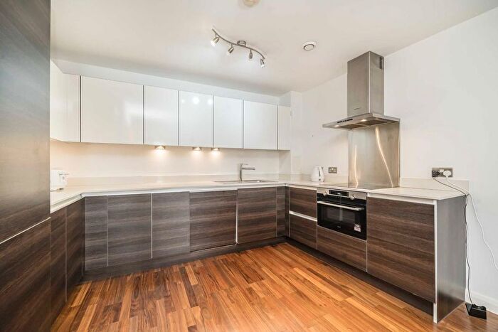 2 Bedroom Flat To Rent In Stanley Road, Wimbledon, SW19