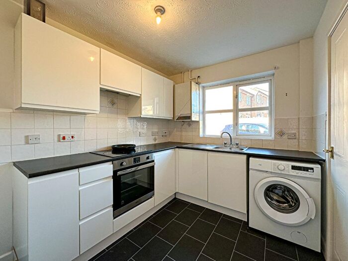2 Bedroom End Of Terrace House To Rent In Potterton Close, Bridgwater, TA6