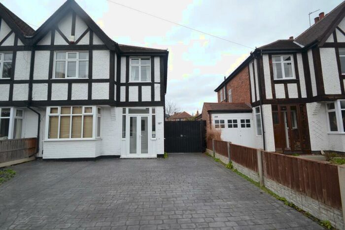 3 Bedroom Detached House To Rent In Sutton Passeys Crescent, Wollaton, Nottingham, NG8