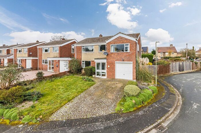 4 Bedroom Detached House For Sale In Gordon Drive, Abingdon, OX14