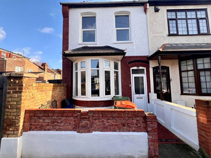 3 Bedroom Terraced House To Rent In Beverley Road, London, E6
