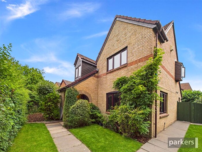 4 Bedroom Detached House For Sale In Harrison Close, Twyford, Reading, Berkshire, RG10