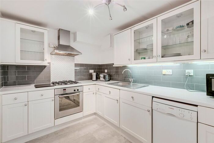 2 Bedroom Flat To Rent In Clapham Common South Side, Clapham Common, SW4