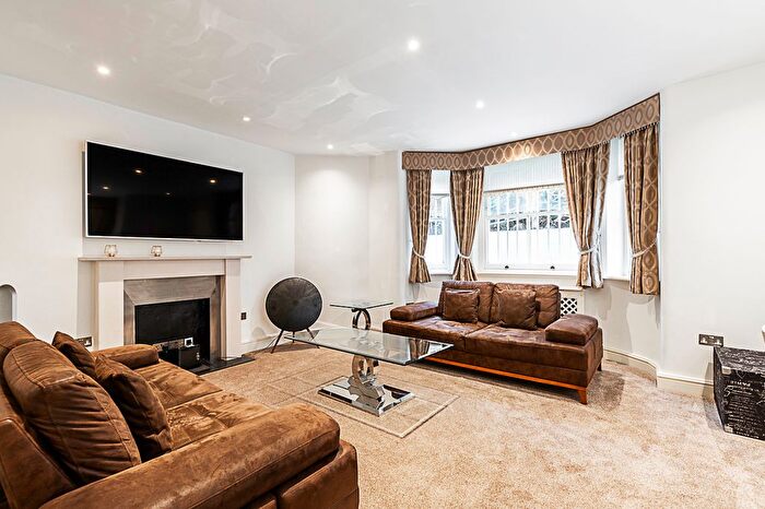 3 Bedroom Flat To Rent In Flat, Cornwall Gardens Court, -, Cornwall Gardens, London, SW7
