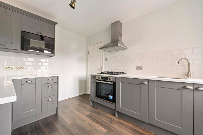 2 Bedroom Flat For Sale In Bradwell Close, South Woodford, E18
