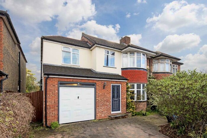 5 Bedroom Semi-Detached House To Rent In Redfern Avenue, Hounslow, TW4