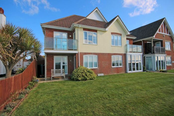 2 Bedroom Flat To Rent In Mariners Reach, New Milton, Hampshire, BH25