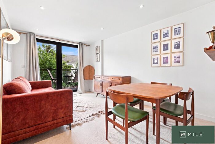1 Bedroom Flat To Rent In Metropolitan Court, High Road, NW10