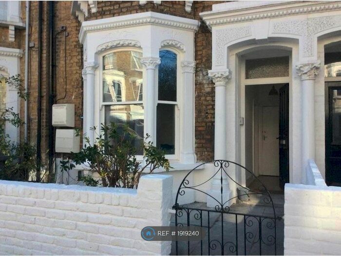 2 Bedroom Flat To Rent In Kellett Road, London, SW2