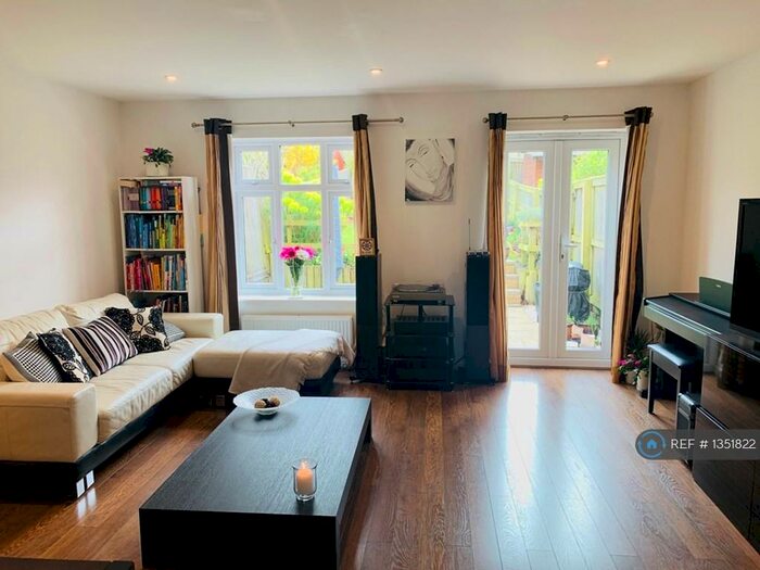 3 Bedroom Terraced House To Rent In Rivermead Road, Oxford, OX4