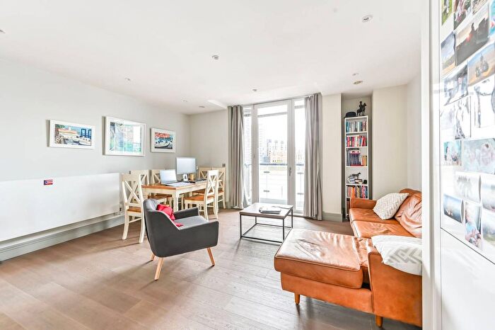 3 Bedroom Flat To Rent In Ivory House, Clove Hitch Quay, Battersea, London, SW11