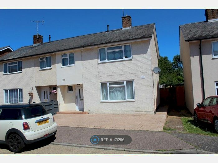 3 Bedroom Semi-Detached House To Rent In Quilters Straight, Basildon, SS14