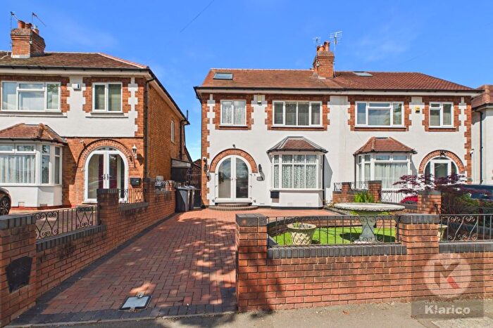 4 Bedroom Semi Detached House For Sale In Horse Shoes Lane, Birmingham, B26