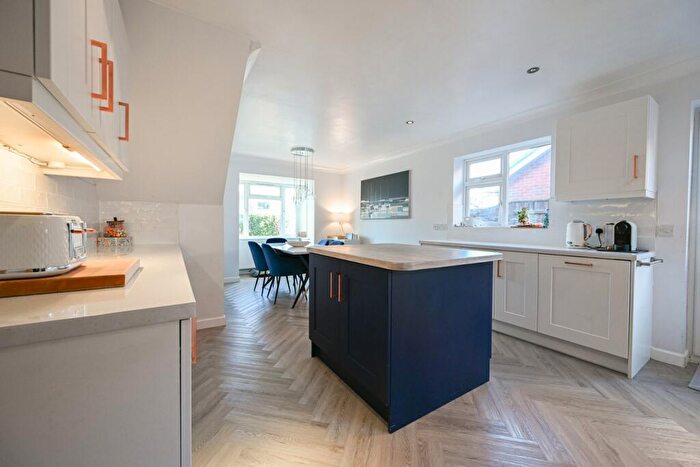 4 Bedroom Detached House For Sale In Braeside Road, St Leonards And St Ives, BH24