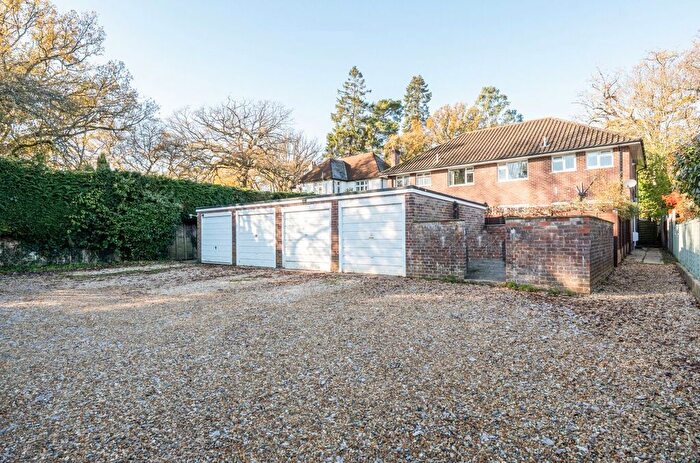 2 Bedroom Maisonette For Sale In Corinthian Road, Chandler's Ford, Hampshire, SO53