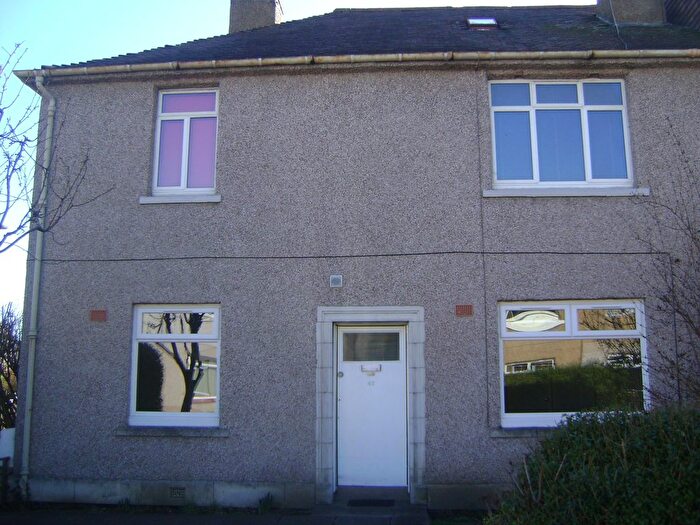 2 Bedroom Flat To Rent In Parkhead Loan, Edinburgh, EH11