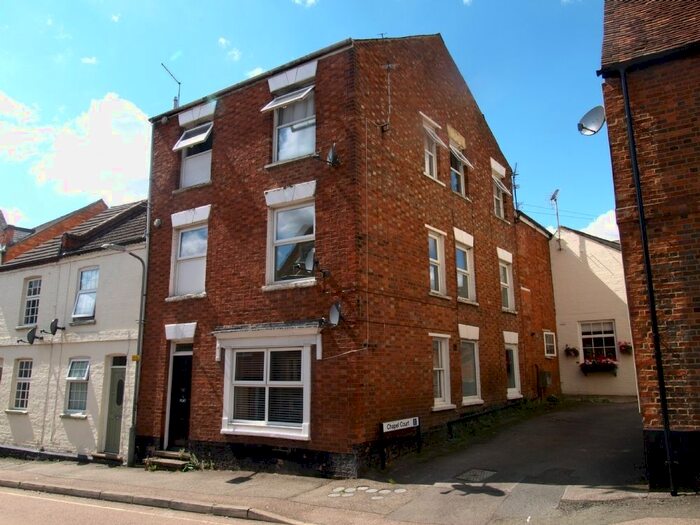 1 Bedroom Flat To Rent In Silver Street, Newport Pagnell, MK16