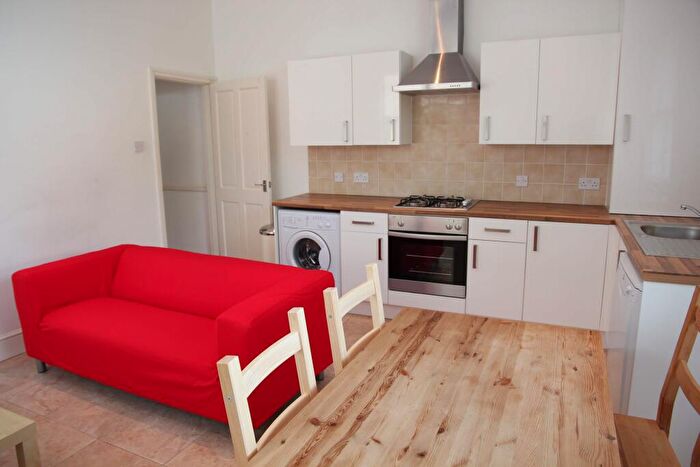 3 Bedroom Apartment To Rent In Stondon Park, Honor Oak, London, SE23