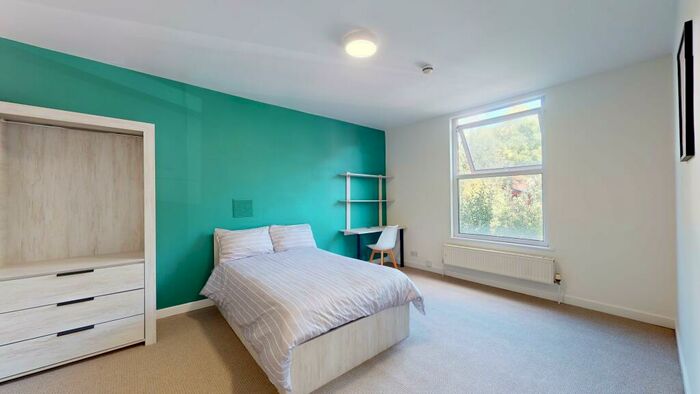 3 Bedroom Flat To Rent In Moorland Avenue, Woodhouse, Leeds, LS6