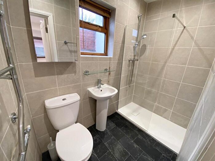 Studio To Rent In Brunswick Avenue, London, N11