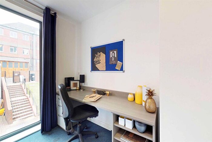 Studio To Rent In West Park Place, Edinburgh, EH11