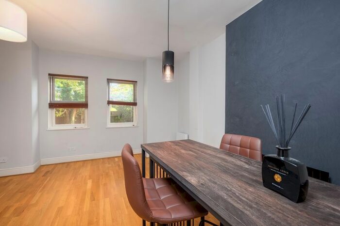1 Bedroom Flat To Rent In Westcar Lane, Walton-On-Thames, KT12