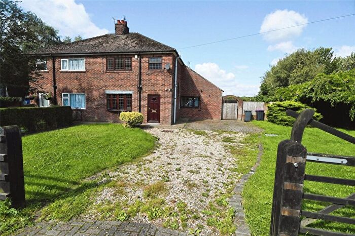 3 Bedroom Semi-Detached House To Rent In Park Farm Road, Kettlethorpe, Lincoln, Lincolnshire, LN1