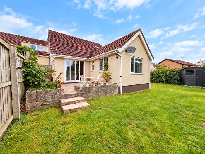 2 Bedroom Link Detached House For Sale In New Road, Churchill, BS25