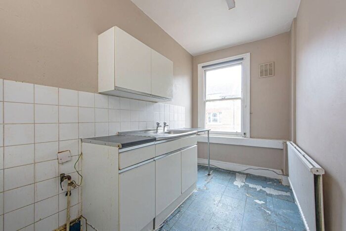 1 Bedroom Flat For Sale In Gascony Avenue, West Hampstead, London, NW6