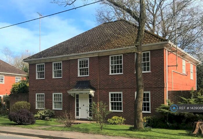 2 Bedroom Flat To Rent In Oaklands, Hartley Wintney, Hook, RG27